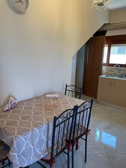 Apartamento Eirini House Leonídion Exterior foto