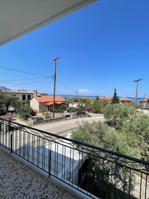Apartamento Eirini House Leonídion Exterior foto